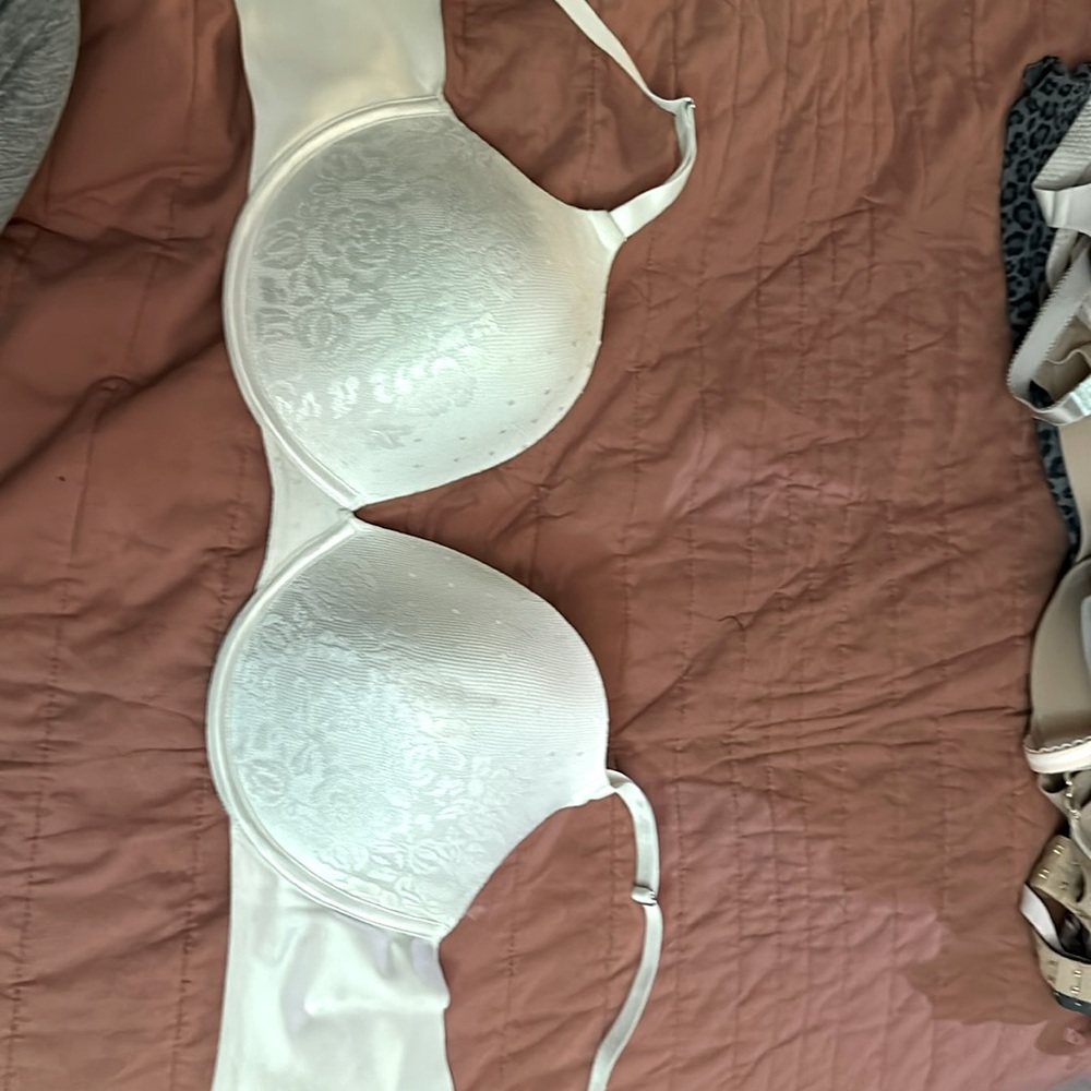 Cream Bra 38D NWOT